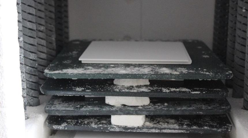 &Ouml;mer Halisdemir &Uuml;niversitesi Zırhlı Ara&ccedil;lar İ&ccedil;in Yardımcı G&uuml;&ccedil; &Uuml;nitesi Geliştirdi