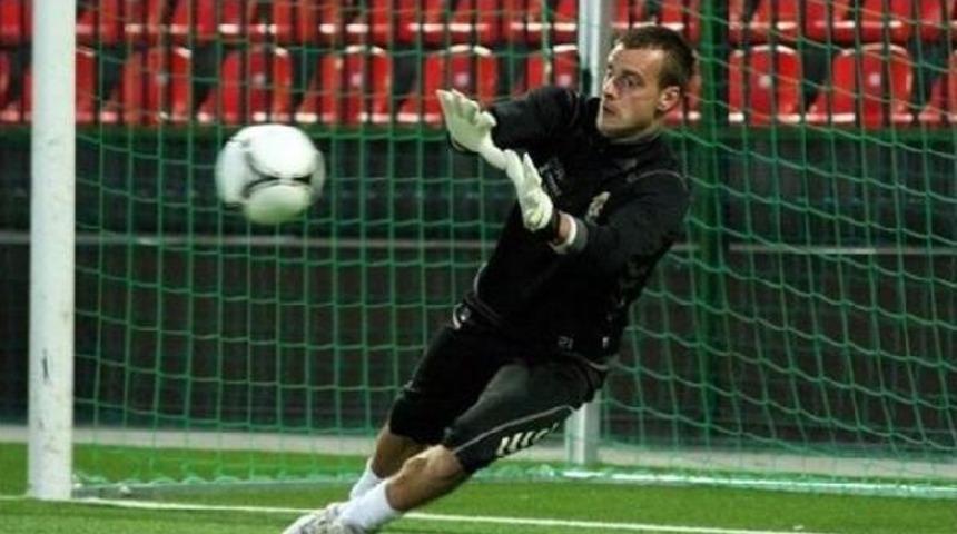 Göztepe'de Karcemarskas Imza Aşamasında