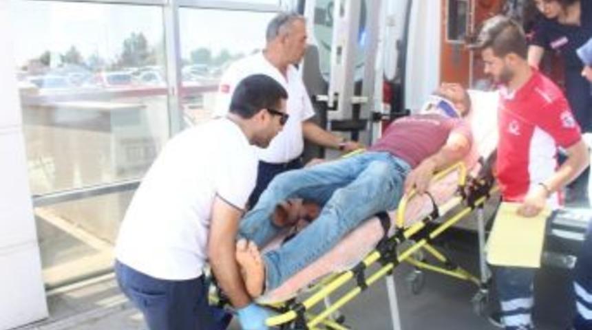 Adıyaman&rsquo;da Motosiklet Devrildi: 1 Yaralı