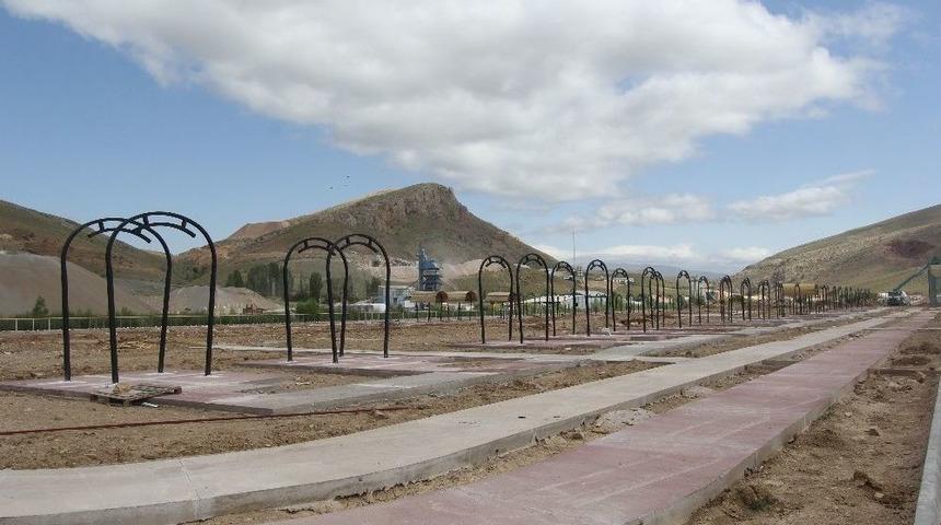 Kaleardı Park Şekillenmeye Başladı