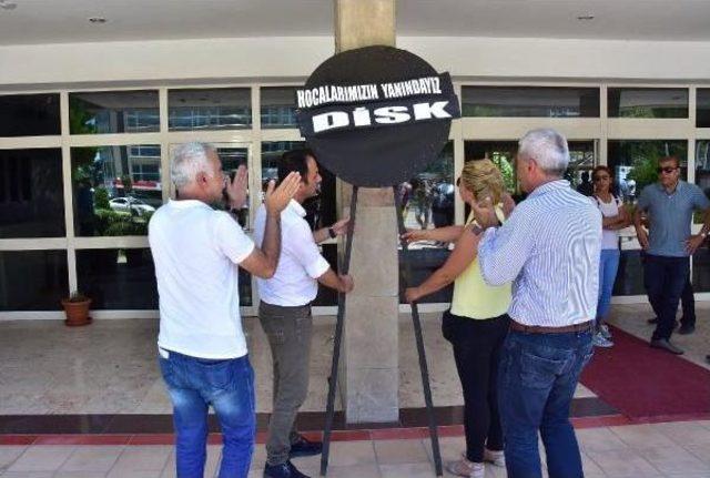 Disk'ten Deü'ye Siyah Çelenk