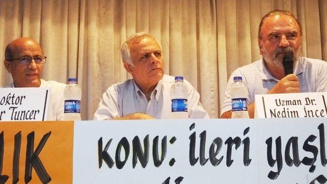 Burhaniye’de Yaşlılıkta Sağlık Sorunları Konulu Konferans Düzenlendi