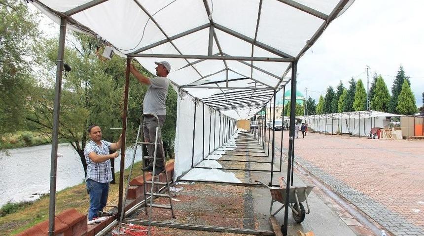 Devrek’te Yaz Şenlikleri Stantları Kurulmaya Başlandı
