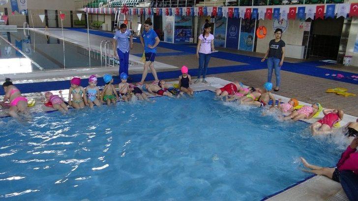 Kars’ta Minik Öğrenciler Havuzla Tanıştı G2