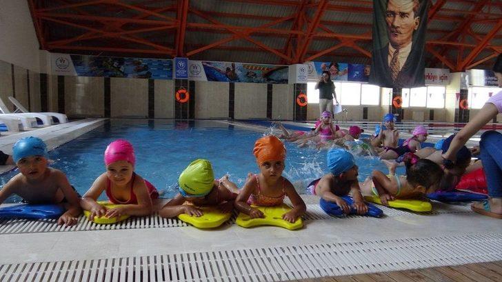 Kars’ta Minik Öğrenciler Havuzla Tanıştı G4