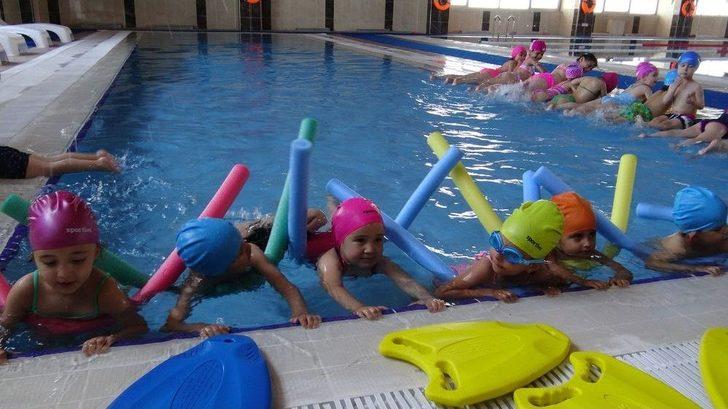 Kars’ta Minik Öğrenciler Havuzla Tanıştı G5