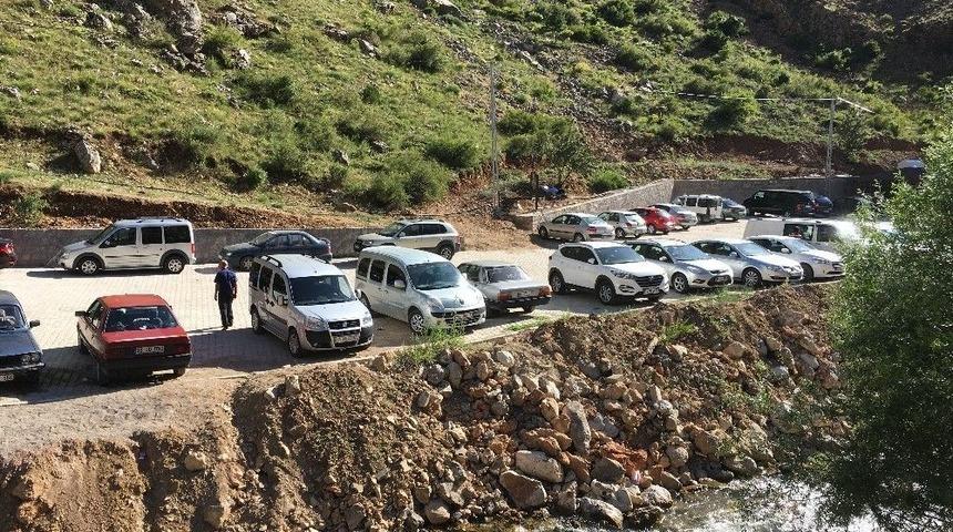 Homurlu Şelalesine Ziyaret&ccedil;i Akını