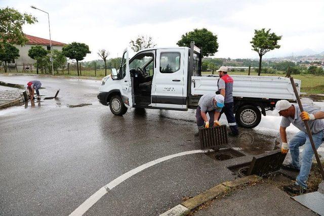 Başiskele’de Su Taşkınlarını Önleme Çalışmaları Sürüyor