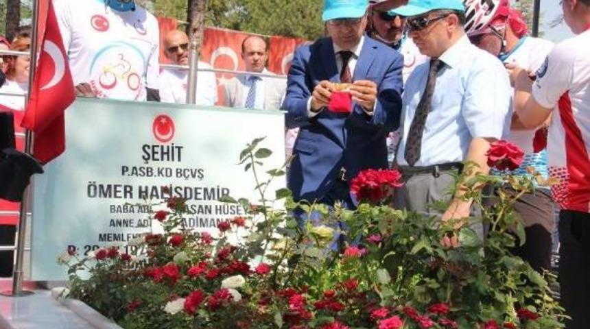 Şehit Halisdemir'in Mezarından &Ccedil;anakkale'ye Toprak
