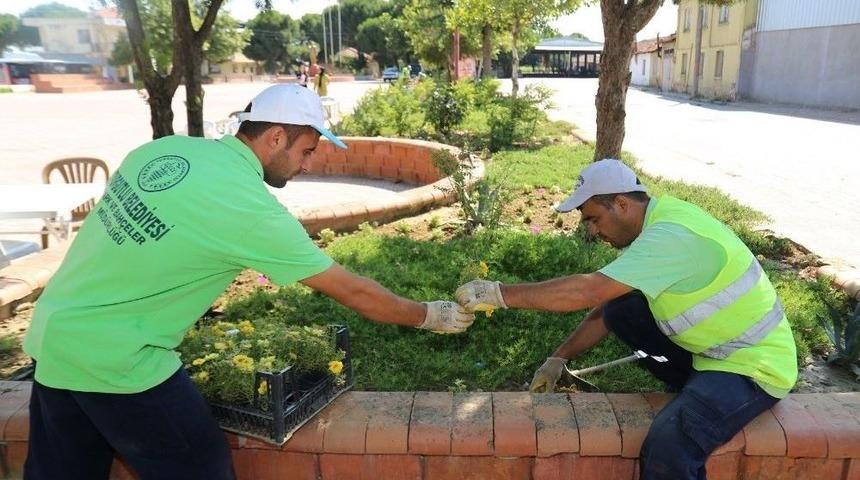 Urganlı Meydanları &Ccedil;i&ccedil;eklerde Donatılıyor
