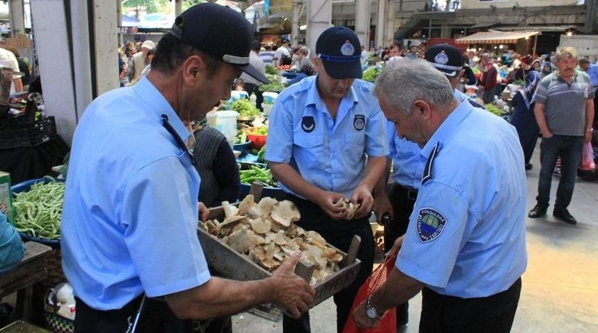 Zabıta Halk Pazarında 50 Kiloluk Mantara El Koydu