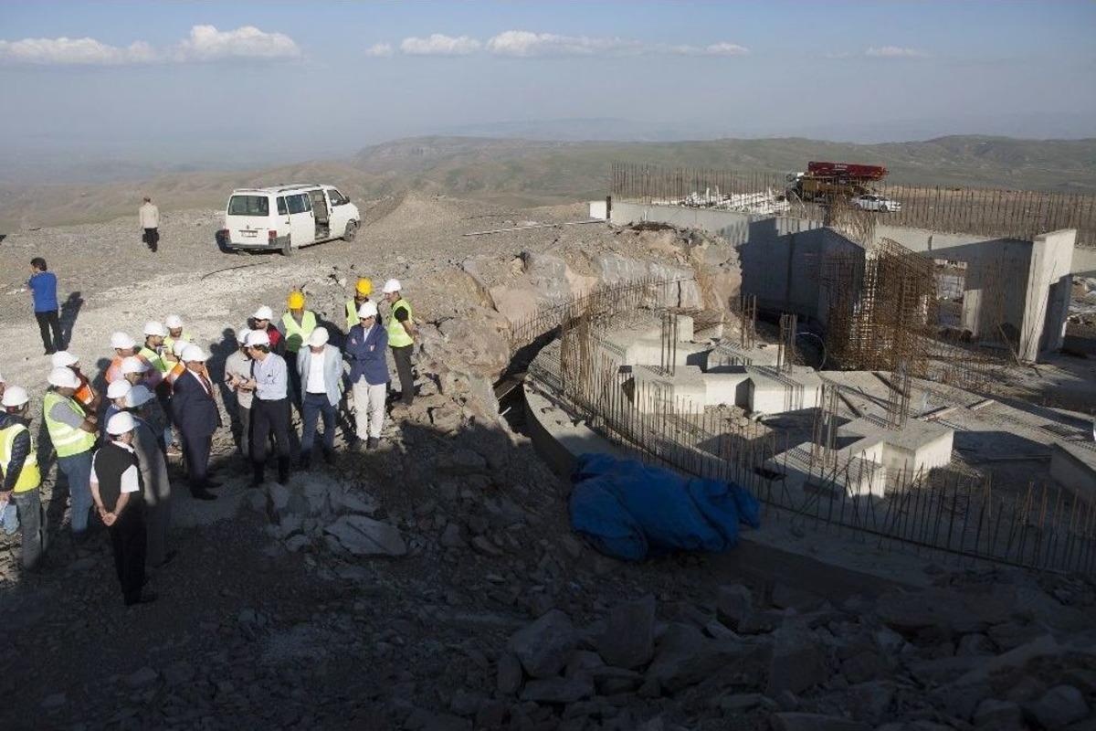 Rekt&ouml;r &Ccedil;omaklı, Doğu Anadolu G&ouml;zlemevi&rsquo;ni Ziyaret Etti