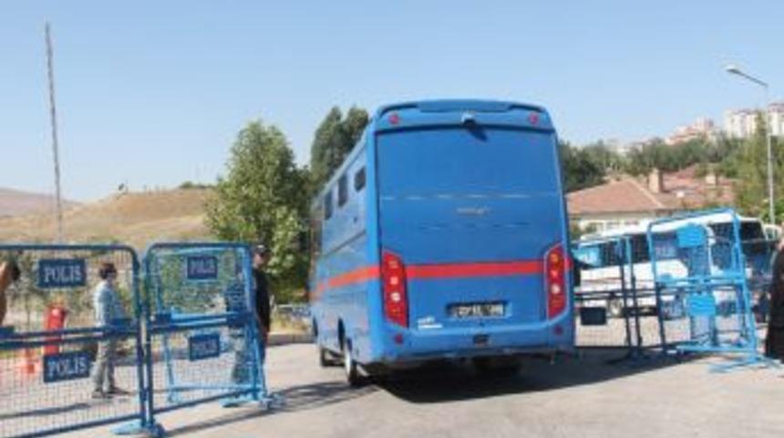 Fet&ouml; Sanığı İfade Verirken Bayıldı