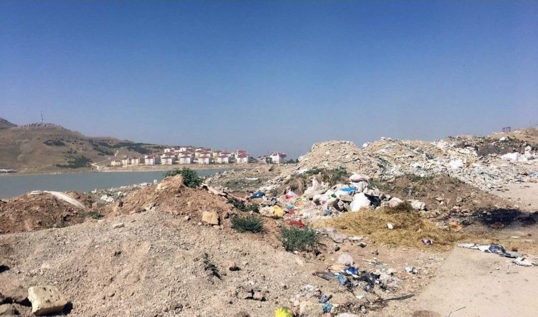 Sıhke G&ouml;l&uuml; Kıyısı &Ccedil;&ouml;plerden Arındırıldı