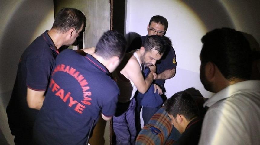 (&ouml;zel Haber) Elektrikler Gitti Asans&ouml;rde Mahsur Kaldı