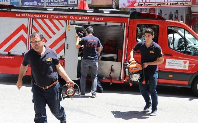 (&ouml;zel Haber) Elektrikler Gitti Asans&ouml;rde Mahsur Kaldı 2