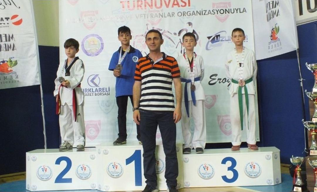 Kağıtsporlu Tekvandocular Trakya&rsquo;dan Başarıyla D&ouml;nd&uuml;ler