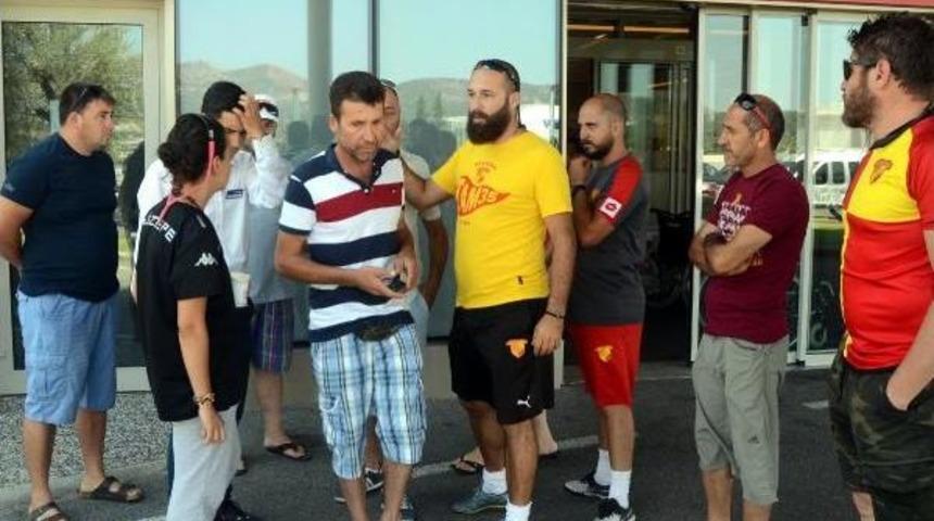 Dualar, Ikizinin &Ouml;ld&uuml;ğ&uuml; Kazadan Yaralı Kurtulan Batuhan I&ccedil;in