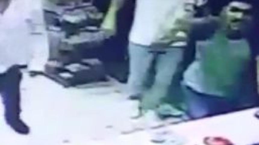 Adana&rsquo;daki Silahlı Kavga G&uuml;venlik Kamerasında