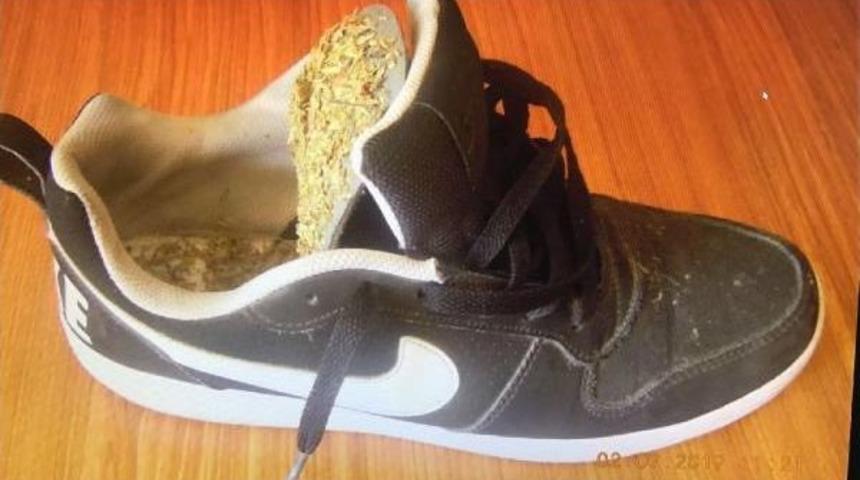 Ayakkabısına Uyuşturucu Sakladı, Polisten Ka&ccedil;amadı