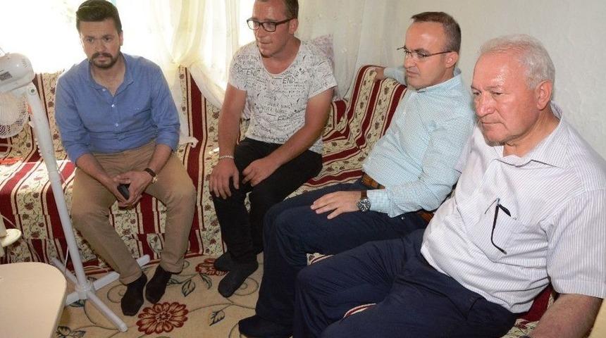 Turan, Lapseki&rsquo;de Bulunan Yaşlı Ve Hastaları Ziyaret Etti