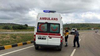 Kavşakta İki Otomobil Çarpıştı: 8 Yaralı