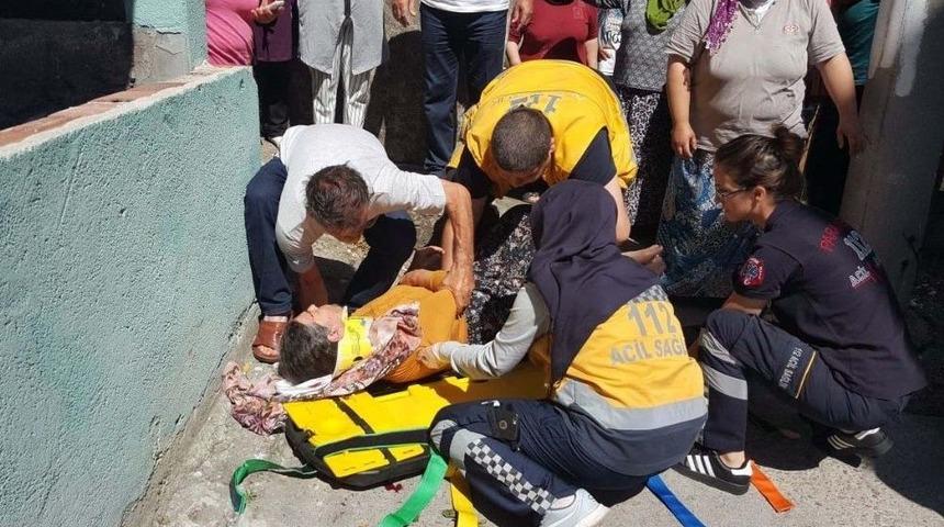 Merdivenlerden D&uuml;şen Yaşlı Kadın Ağır Yaralandı