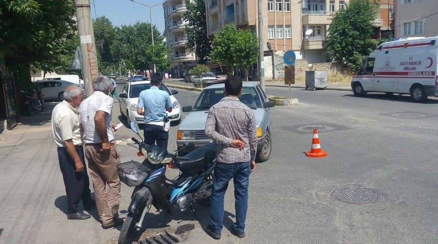 Otomobille Motosiklet Çarpıştı: 2 Yaralı