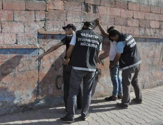 Polisin Ele Geçirdiği Uyuşturucuyu Geri Almak Için Yalvardı 3