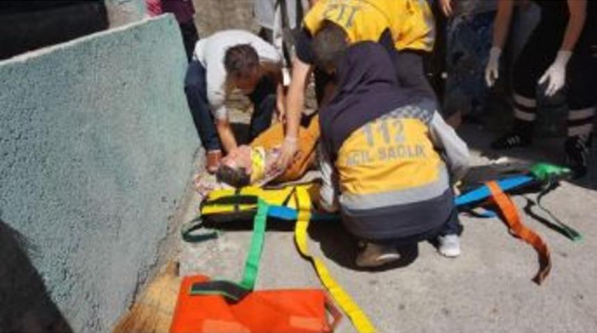 Merdivenden D&uuml;şen Kadın Ağır Yaralandı