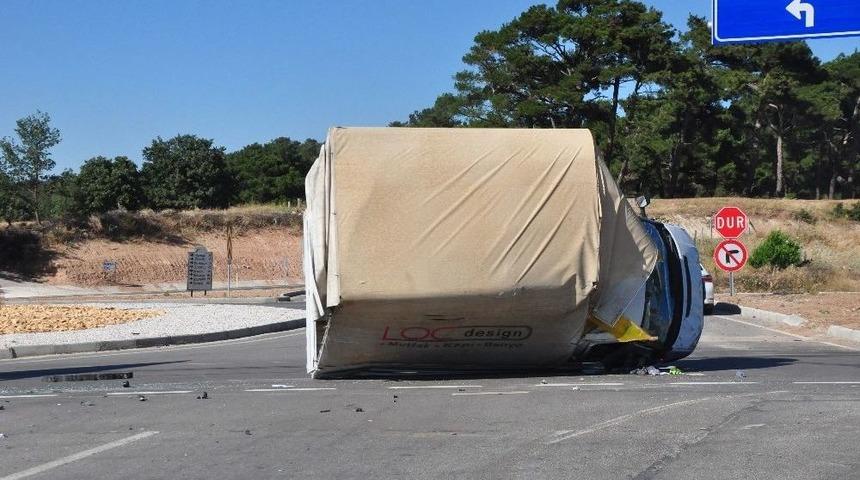 Ayvacık&rsquo;ta Trafik Kazası: 2 Yaralı