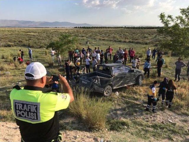 Kadın Tarım Işçilerini Taşıyan Kamyonet Takla Attı: 2 Ölü, 8 Yaralı