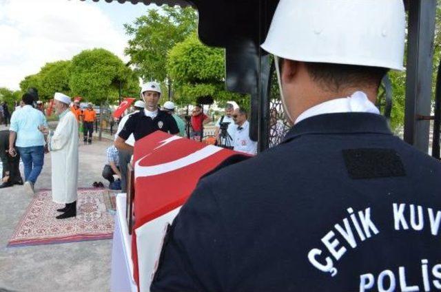 Gemlik Adliyesinde Şehit Olan Polis Memuru, Toprağa Verildi