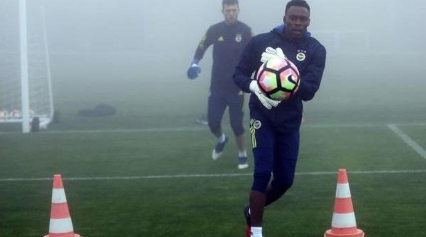 Fenerbah&ccedil;e'nin Yeni Kalecisi Kameni Ilk Idmanına &Ccedil;ıktı