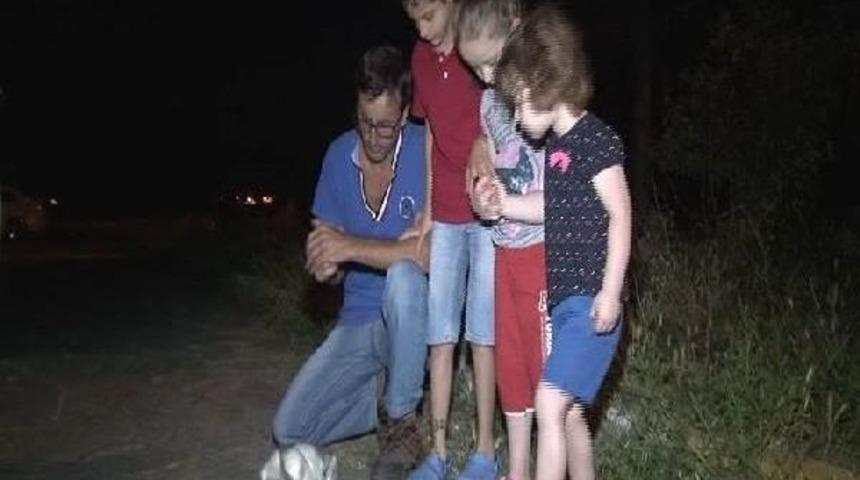 Sahilde Bulduğu Yaralı Martıya Sahip &Ccedil;ıkıp, Evine G&ouml;t&uuml;rd&uuml;