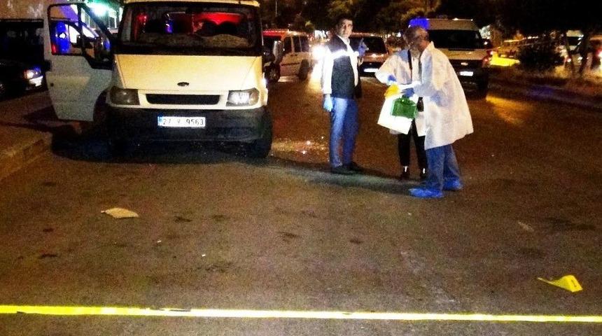 Aracının İ&ccedil;inde Kurşun Yağmuruna Tutuldu