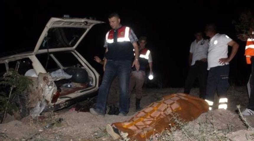 Niğde'de Kaza: 3&rsquo;&Uuml; &Ccedil;ocuk, 4 &Ouml;l&uuml;, 8 Yaralı