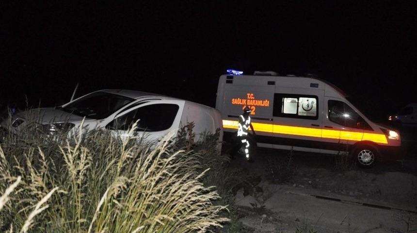 Kamyonla Hafif Ticari Ara&ccedil; &Ccedil;arpıştı: 1 Yaralı