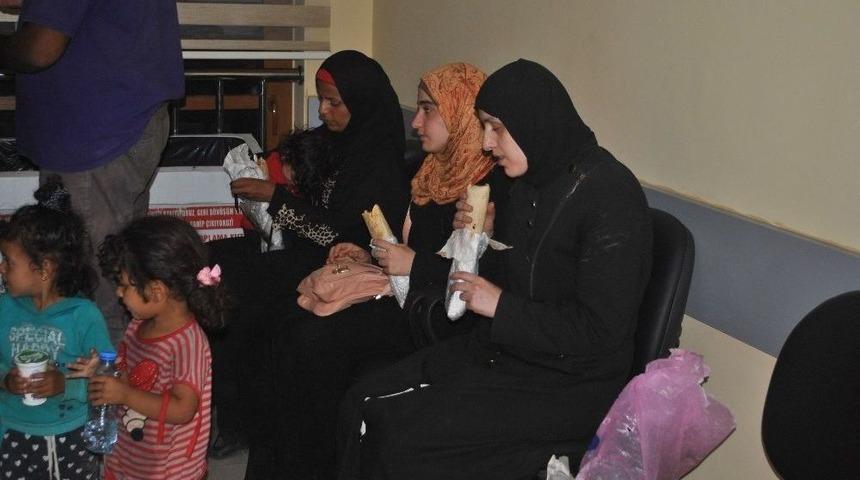 Kırıkhan İl&ccedil;esinde Yasa Dışı Yollarla T&uuml;rkiye&rsquo;ye Girdiği Belirlenen 12 Kişi Yakalandı