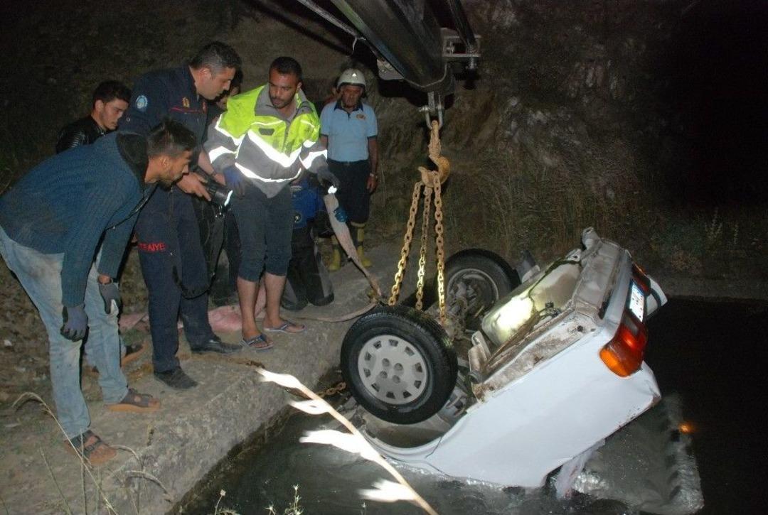 Otomobil Sulama Kanalına U&ccedil;tu: 1 Kişi Kayıp