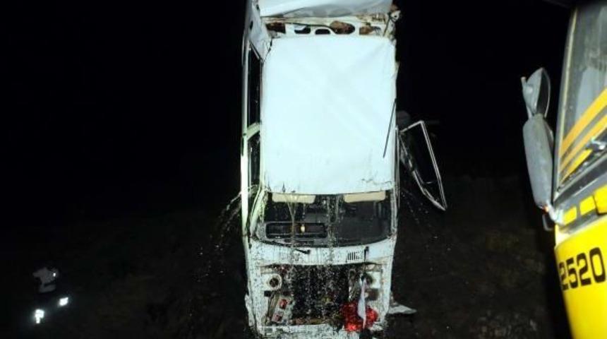 Otomobilin U&ccedil;tuğu Sulama Kanalında 1 Kişi Kayıp