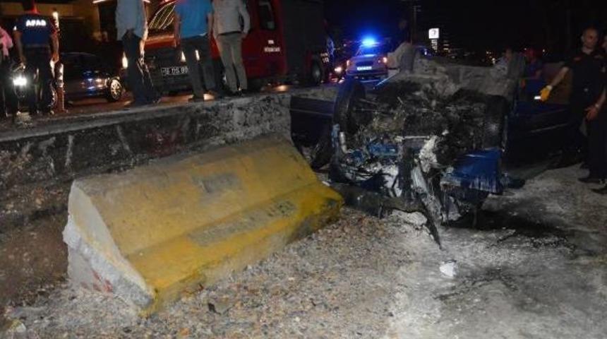 Bariyere &Ccedil;arpan Otomobilde Karı- Koca &Ouml;ld&uuml;, 2 &Ccedil;ocuk Yaralı