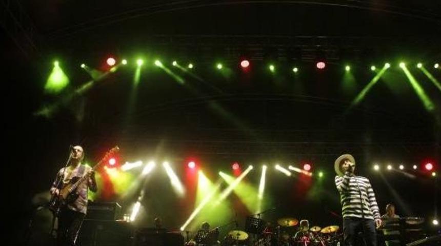 Kuşadası Gen&ccedil;lik Festivali&rsquo;Nin Ilk G&uuml;n&uuml;ne Mf&ouml; Damgasını Vurdu