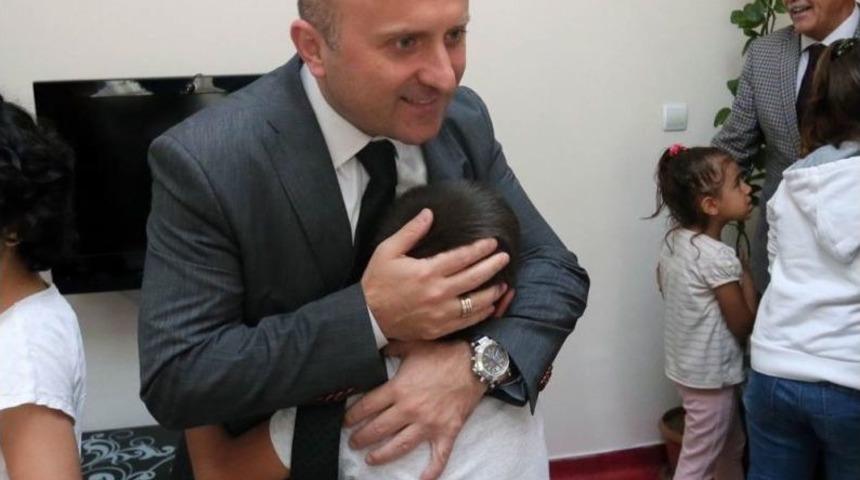 Vali Varol Sevgi Evlerinde