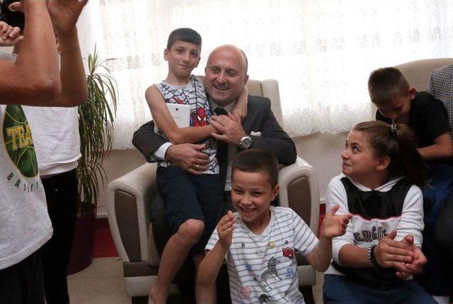 Vali Varol Sevgi Evlerinde 1