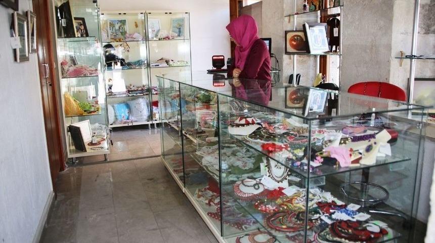 Karamanlı Kadınlar El Emeklerini A&ccedil;ılan Ofiste Satacak