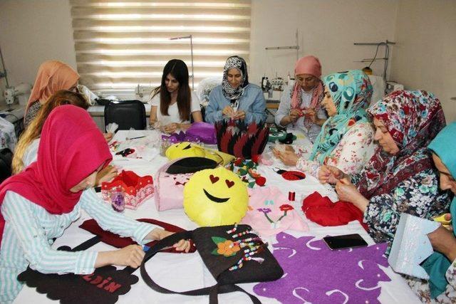 Kadınlar Hem &Ouml;ğreniyor Hem Kazanıyor 1