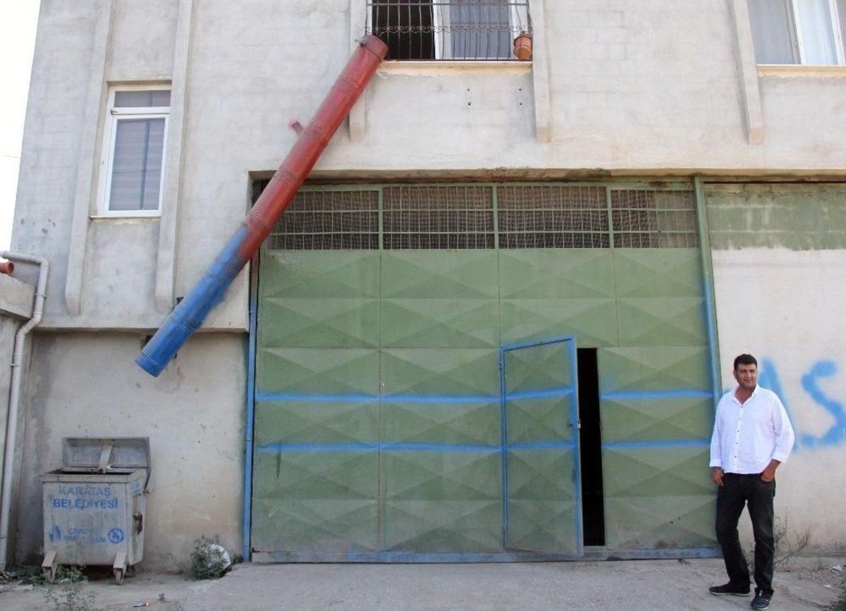 Eşi Yorulmasın Diye Evine "&ccedil;&ouml;p Boru Hattı" Kurdu