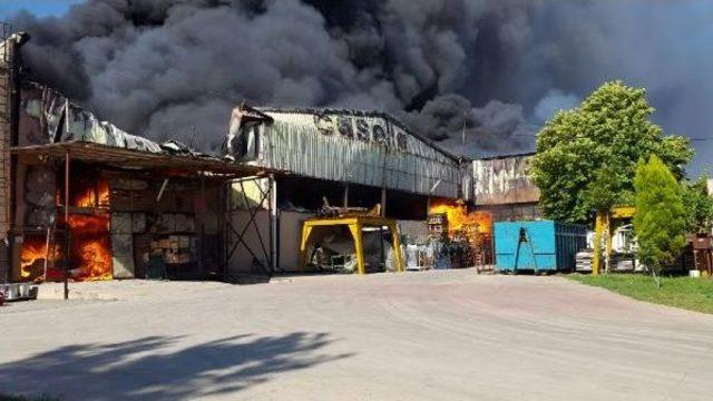 Bursa&rsquo;Da Tekstil Fabrikasında Yangın (1) 3