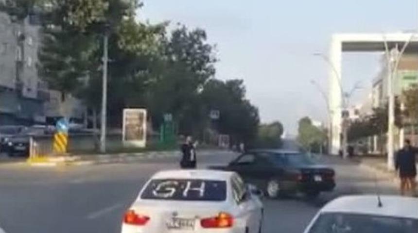 (&ouml;zel Haber) D&uuml;ğ&uuml;n Konvoyundaki Trafik Magandası Kamerada